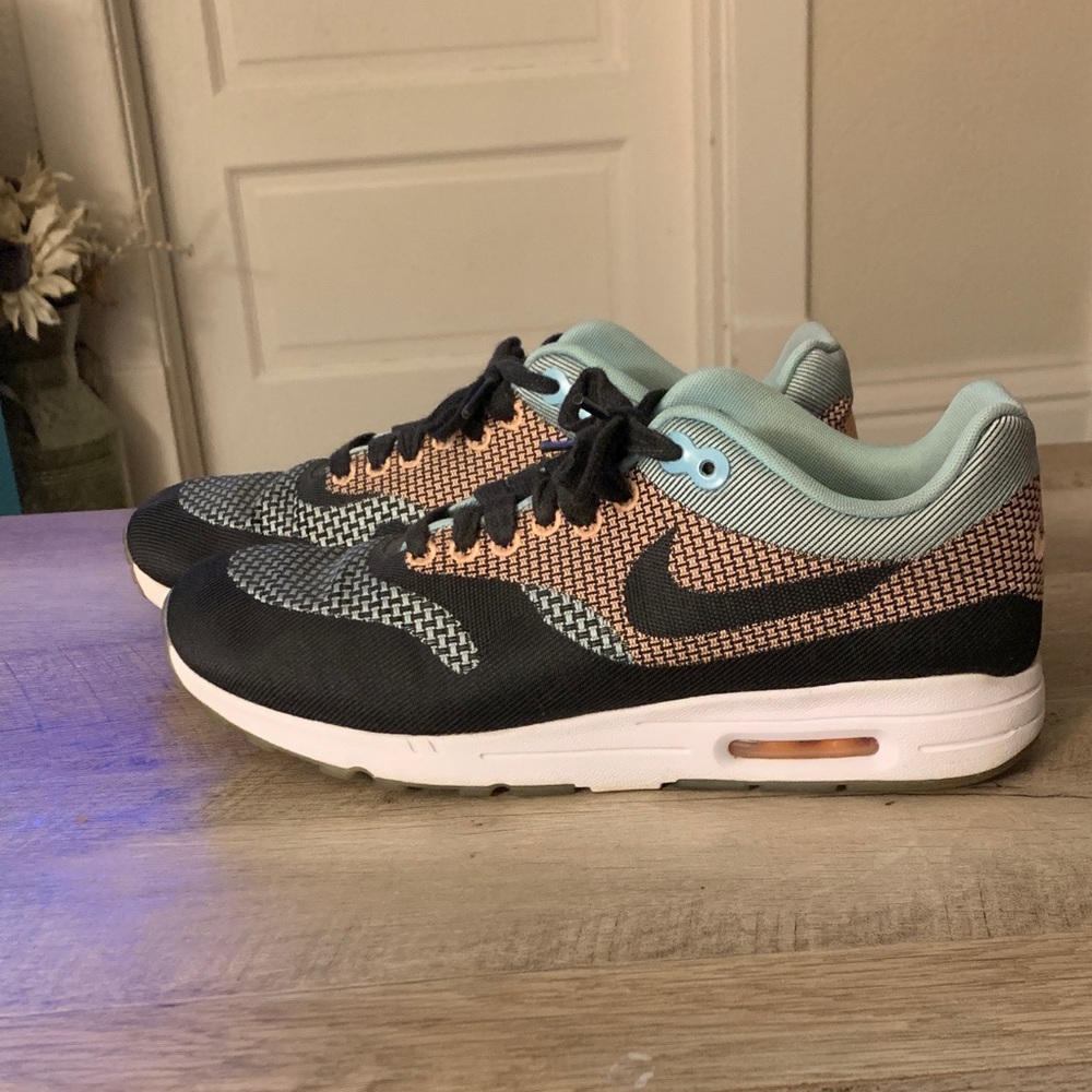 Nike women’s light blue,coral/peach, & black Air Max